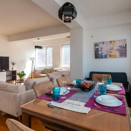 Eluxory Apartment