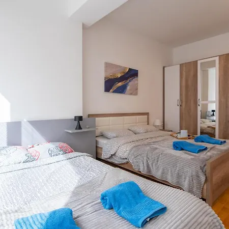 Eluxory Apartment *