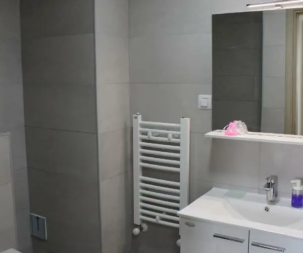 Eluxory Apartament *